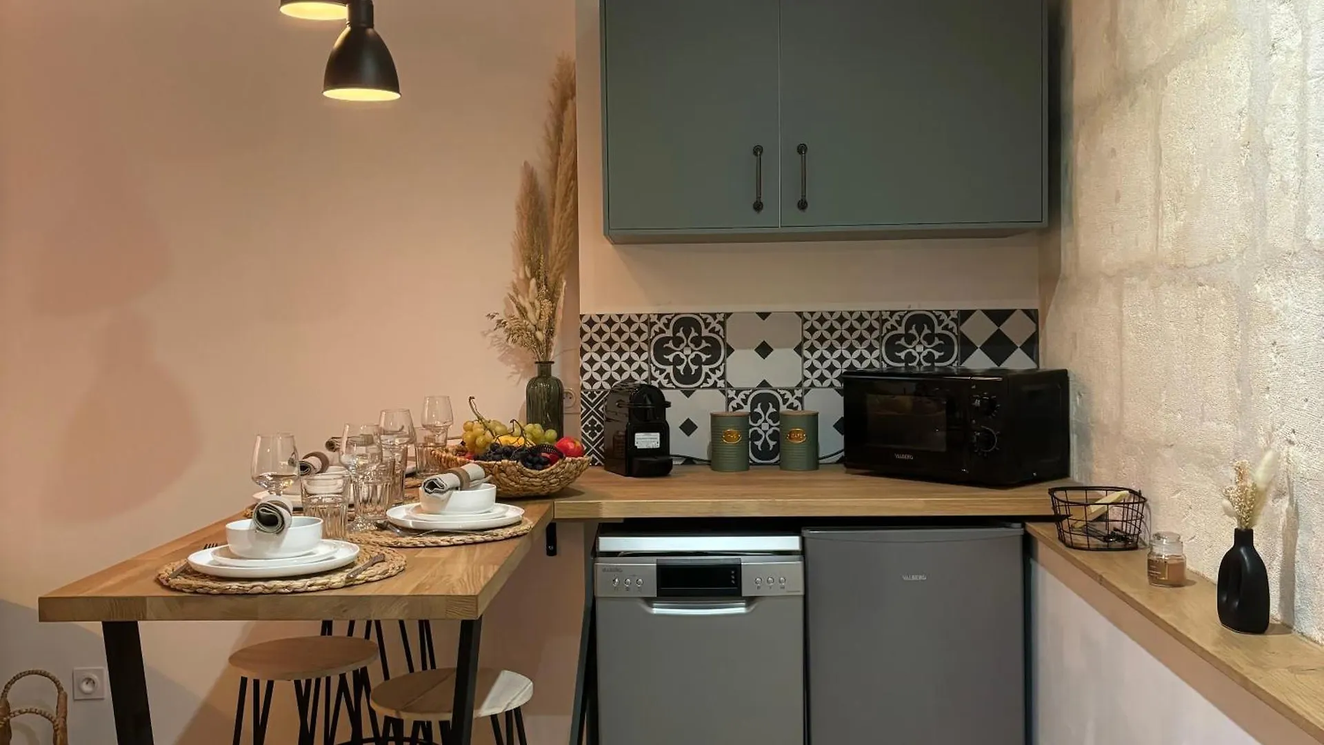 Holiday home Maison Des Fleurs Arles France
